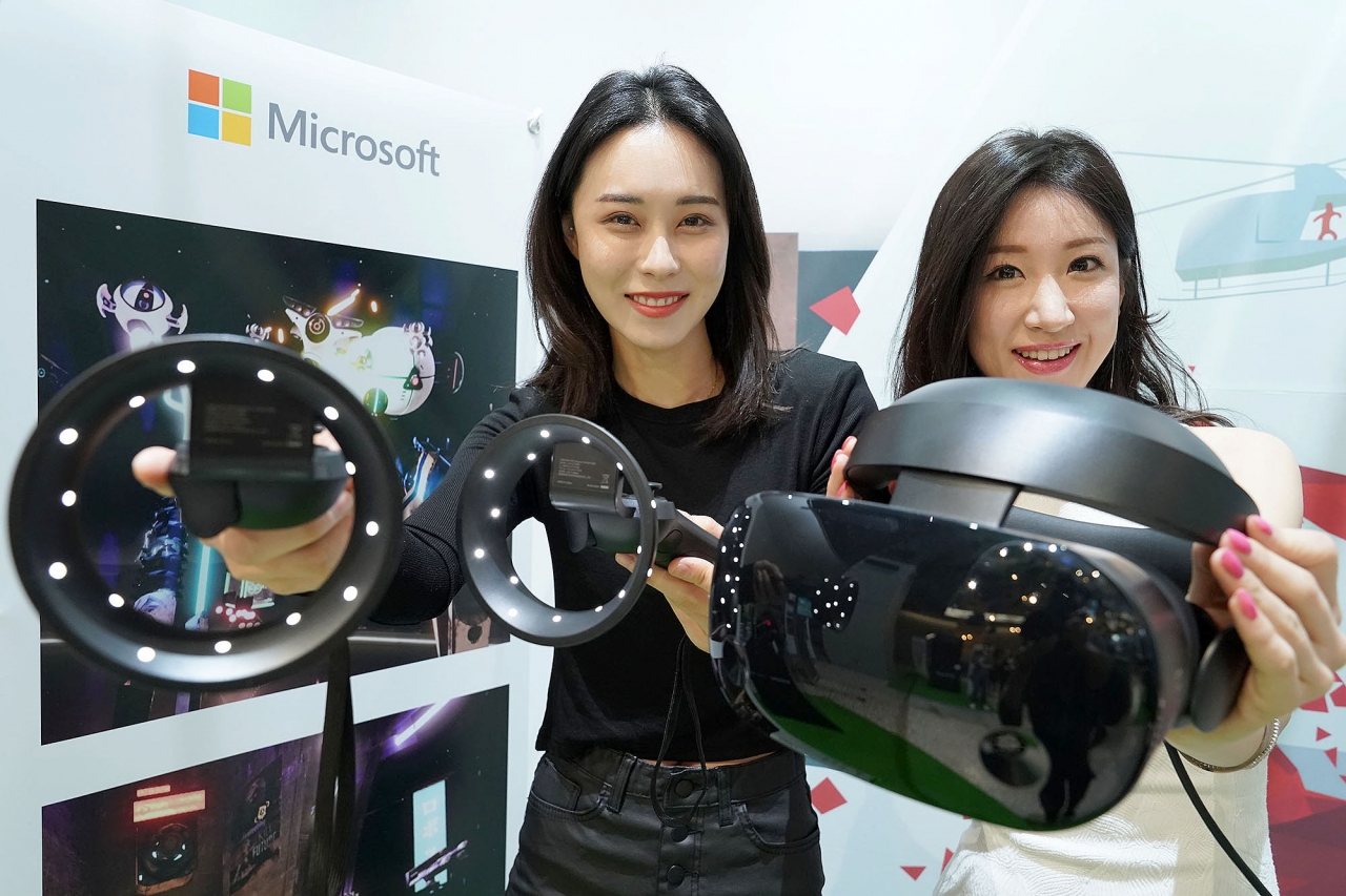 가상현실(VR)과 증강현실(AR)의 장점을 아우르며 새로운 경험을 제공하는 MS 혼합현실(MR) 한국에서 공식적으로 첫 선(사진:MS)