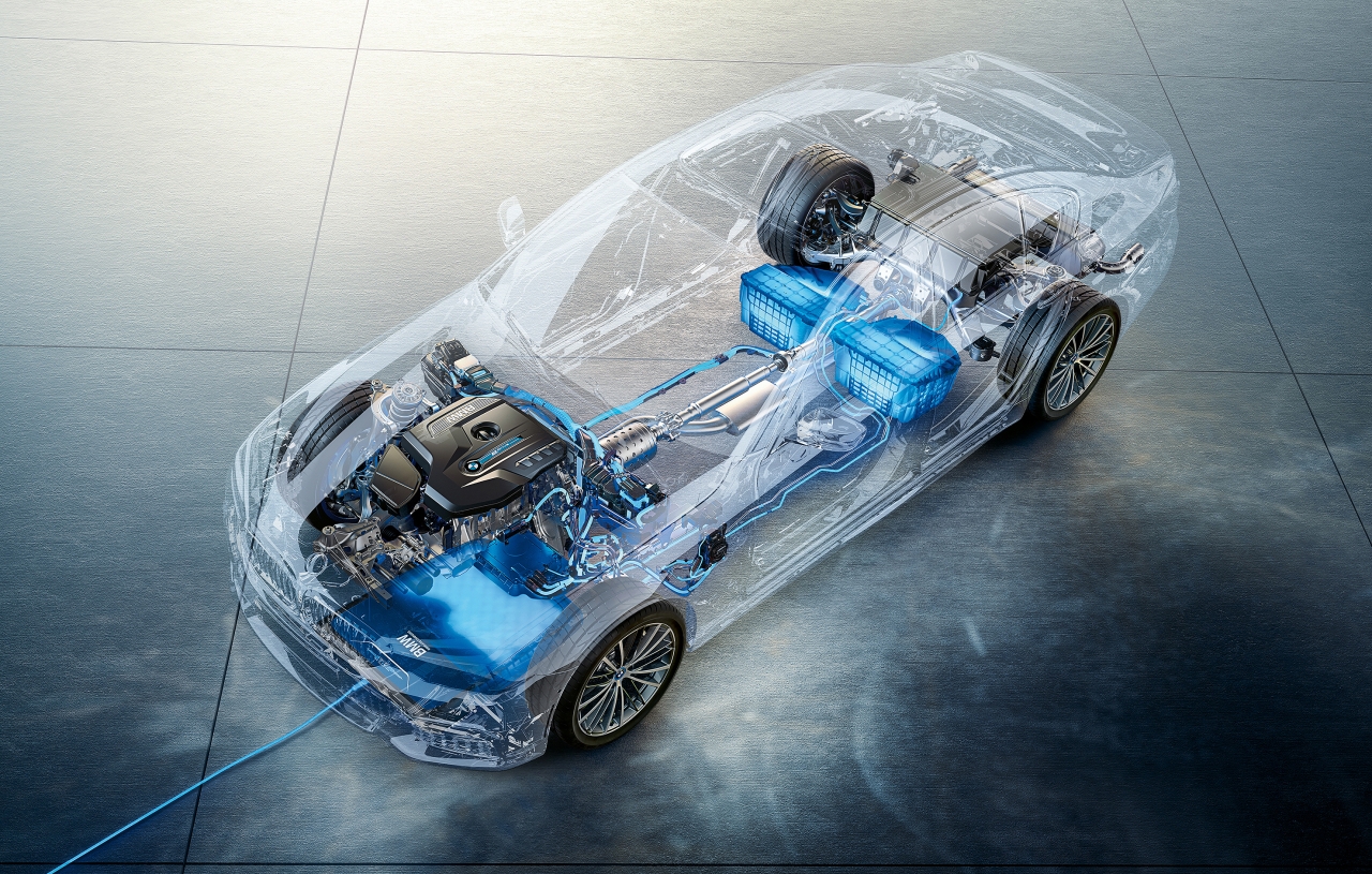 전기자동차 '무선 유도 충전 시스템' 이미지(사진:BMW)
