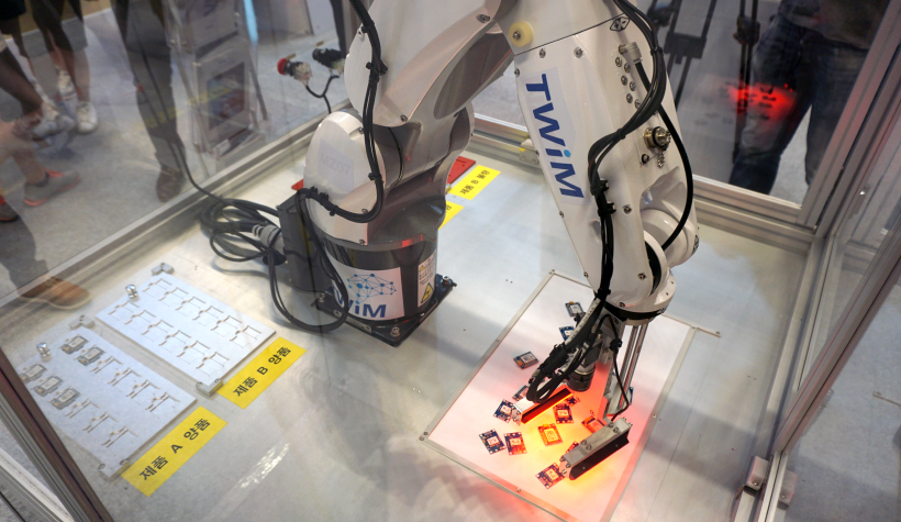 AI(인공지능) 산업용 검사기기 로봇(사진:최광민기자)