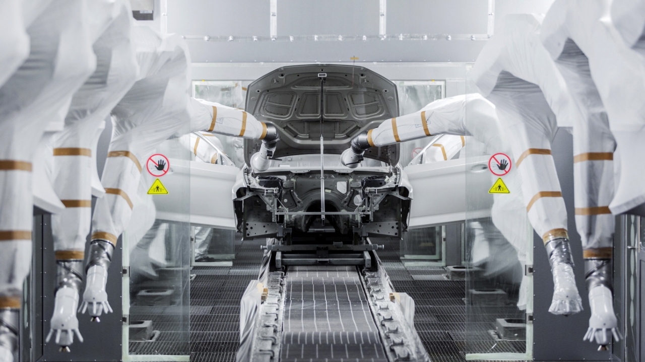 중국 다동 BMW 공장 도장라인의 로봇 작업 전경(사진:본지DB)