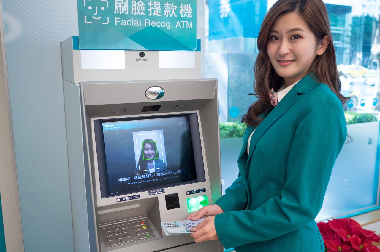 인공지능 얼굴 인증 엔진 네오페이스가 탑재된 대만의 옥산은행 ATM(사진:옥산은행)