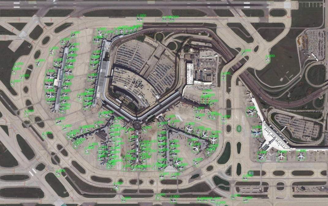 시카고 오헤어 공항(Chicago 's O'Hare Airport)에서 대형 비행기가 자동으로 확인 및 식별된 이미지(사진:록히드마틴)