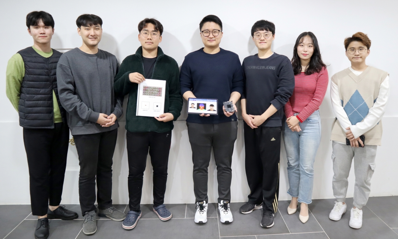 연구팀 단체사진, 왼쪽에서 세번째 제1저자 강상훈 박사과정(사진:KAIST)