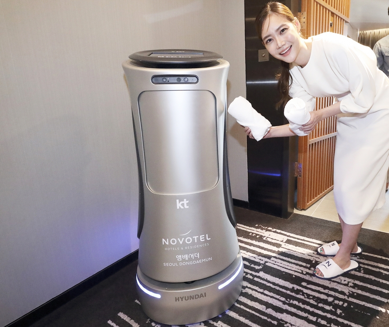 KT가 현대로보틱스와 공동 개발한 2세대 기가지니 AI 호텔로봇 ‘엔봇(N bot)’(사진:본지DB)