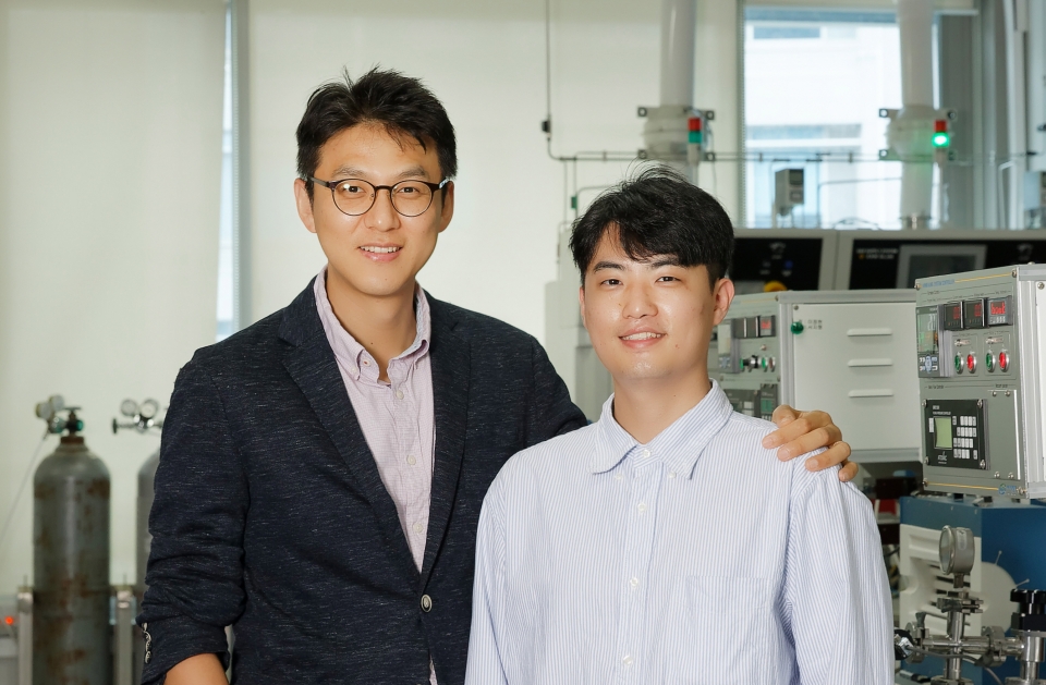박혜성 교수(좌측)과 박상현 연구원(사진:UNIST)