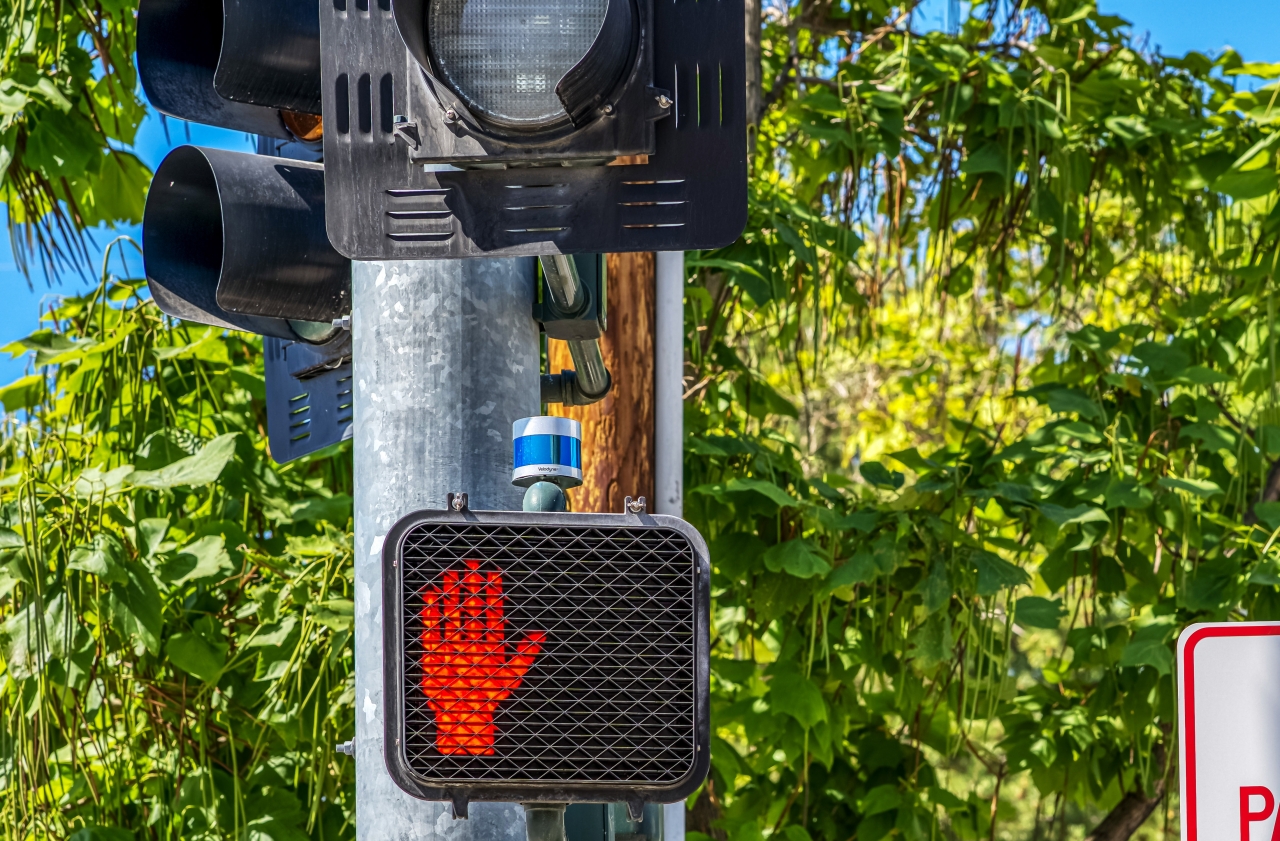 네바다 대학교는 보행자, 자전거 운전자 및 교통을 감지, 계산 및 추적하기 위해 벨로다인 Ultra Puck 라이더 센서를 교통신호와 통합(사진:벨로다인)