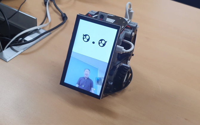 세미콘네트웍스의, '감정인식 AI'를 탑재한 로봇 'PEPERONE4'(사진:아래 영상 캡처)