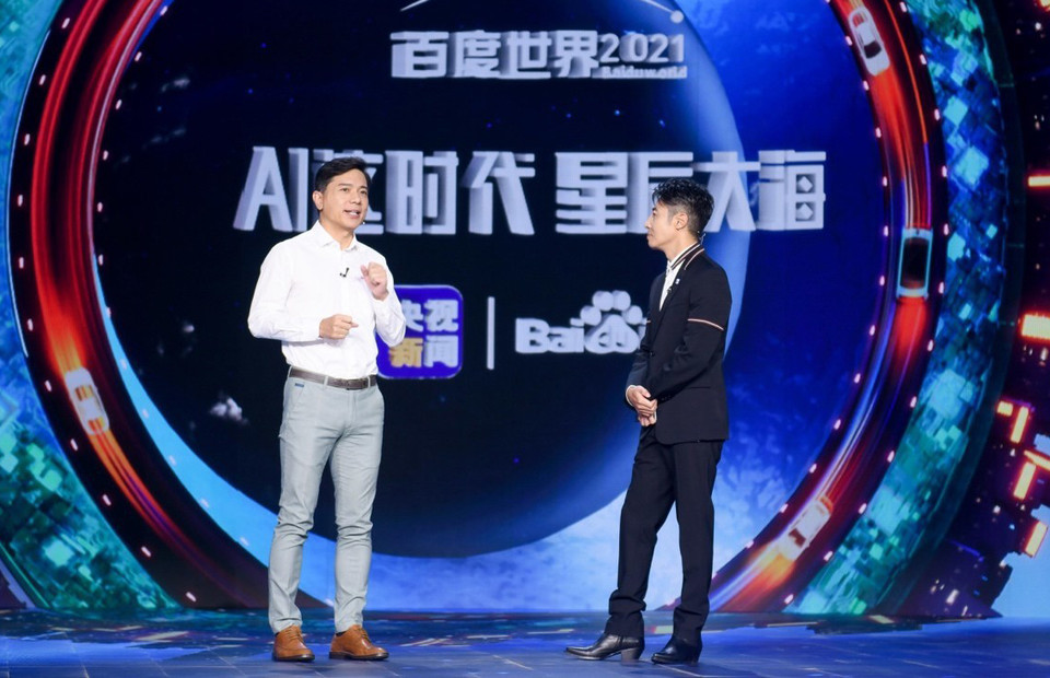 (왼쪽부터)바이두의 공동 설립자이자 CEO인 로빈 리(Robin Li), CCTV진행자(사진:바이두)