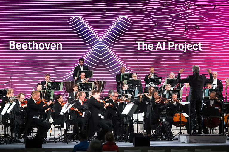 AI가 완성한 베토벤의 10번 교향곡, 본 베토벤 오케스트라의 연주모습(사진:도이치텔레콤)
