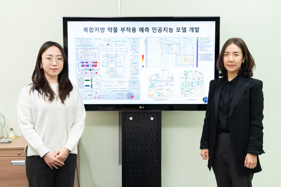 왼쪽부터 김은영 학생(제1저자), 남호정 교수