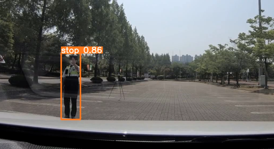 교통 정지 수신호의 차량 인식(정면) 샘플 이미지