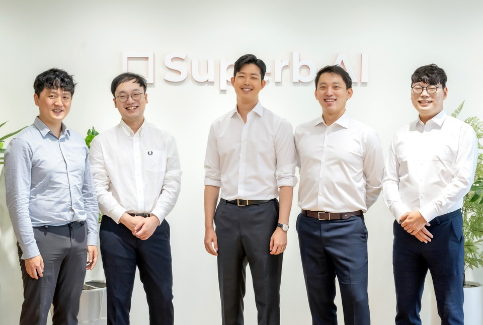 좌로부터 이종혁, 이정권(CTO), 김현수(CEO), 이현동, 차문수 공동창업자.