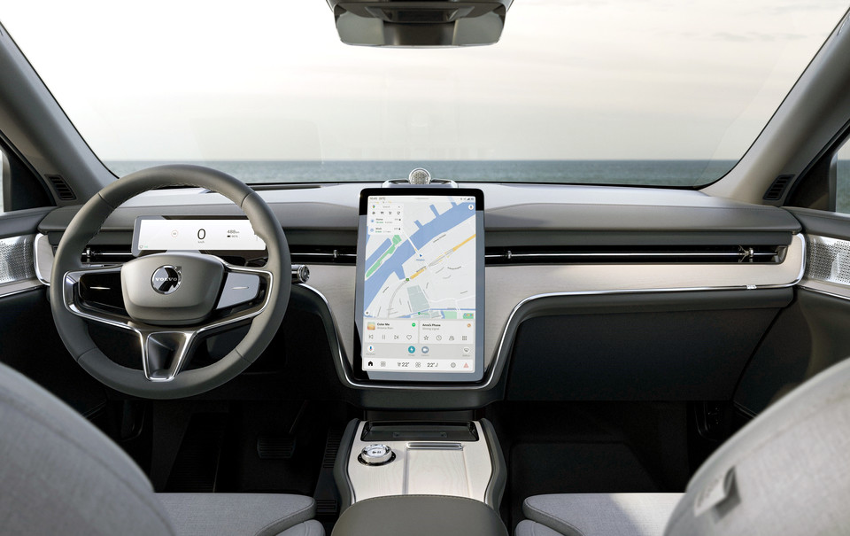 14.5인치 중앙 화면은 구글 어시스턴트의 핸즈프리 지원, 지도 탐색 등 다양한 기능으로 적시에 올바른 정보를 제공하여 도로를 보다 안전하게 주행할 수 있도록 도와준다.