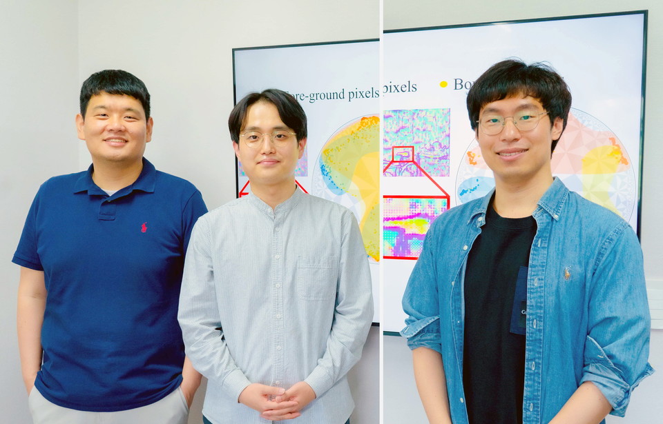 (왼쪽부터) 전해곤 교수, 박진휘 석박통합과정, 배인환 박사과정