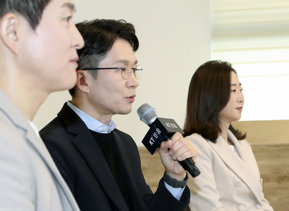 KT AI/BigData사업본부 최준기 본부장이 31일, 기자설명회에서 KT 초거대AI 믿음에 대해 설명하고 있다.