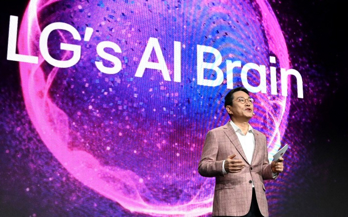 LG전자 조주완 CEO가 대표 연사로 등단해 고객경험 관점에서 재정립한 AI 의미와 LG전자 AI 기술의 차별점을 소개했다.(사진:LG전자)