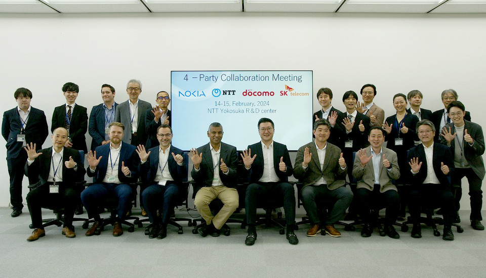 사진은 4개사 기술 관계자들이 지난 15일 일본 요코스카시 NTT R&D센터에서 진행된 기술 협력 회의에 참석한 모습(사진:SKT)