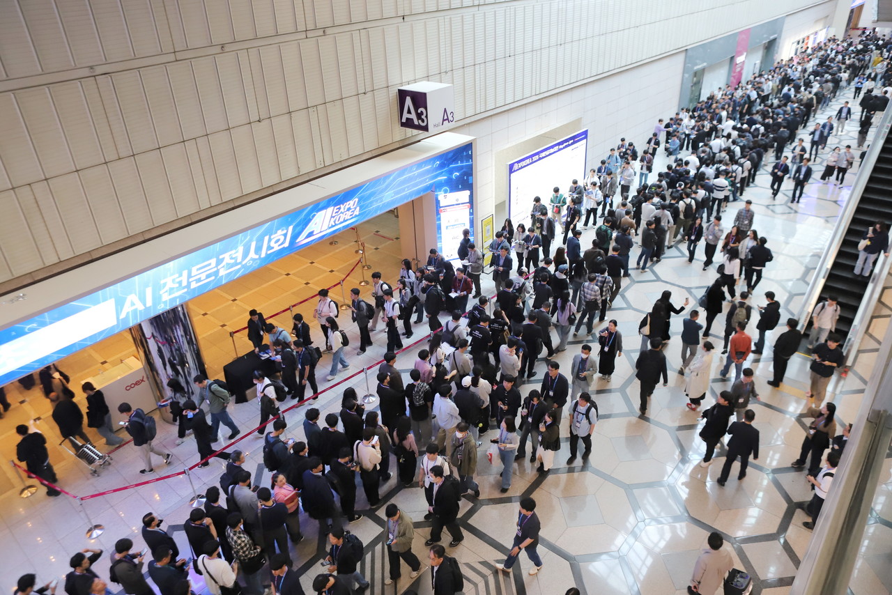 AI EXPO KOREA 2026 참관객이 입장하고 있는 모습(사진:본지, 이하)