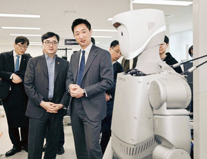 기획예산처 임기근 차관, AI 휴머노이드 로봇 기업 '로브로스' 현장 방문 - 뉴스 썸네일 이미지