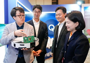 삼성전자, ‘비스포크 AI 스팀’ 로봇청소기 공개...퀄컴 ‘드래곤윙’·녹스 보안 결합