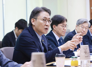 ‘미토스 쇼크’에 금융 AX 전환 가속… 금융위, 금융권 망분리 규제 대폭 완화