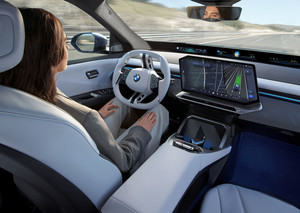 퀄컴, BMW 차세대 AI 차량 두뇌 맡는다…디지털 콕핏·자율주행 반도체 공급